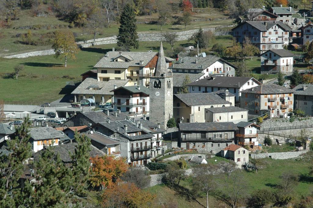 Hotel Des Roses Antey-Saint-André エクステリア 写真